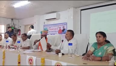 बांसवाड़ा: टिएडी सभागार में ऊर्जामंत्री ने विद्युत विभाग के अधिकारियों की बैठक की, लापरवाह अधिकारियों पर होगी कार्रवाई