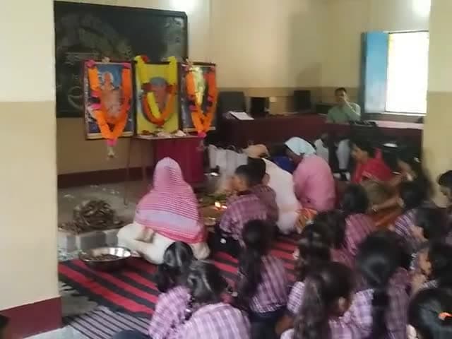 आज दिनांक 15.04.2025 को सरस्वती शिशु मंदिर मुसाबनी न. 1 परिसर में नए भैया /बहनों के आगमन में विद्यालय में पूजा हवन हुई।