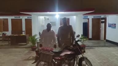 इकौना: थाना गिलौला, सोनवा, मल्हीपुर व भिनगा क्षेत्र के अलग-अलग जगहों से 35 लीटर अवैध कच्ची शराब के साथ 4 अभियुक्त गिरफ्तार