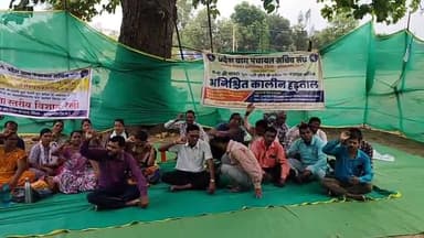 कोंडागांव: कोंडागांव में पंचायत सचिवों की हड़ताल का 29वां दिन, DNK में भूख हड़ताल शुरू, शासकीयकरण की मांग पर दबाव