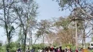 पडरौना: पड़रौना-खडडा मार्ग पर ढोरही फॉर्म के पास 2 बाइकों में हुई भिड़ंत, 4 लोग हुए घायल