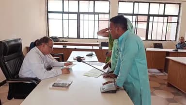 टीकमगढ़: आस्तोन गांव में सड़क निर्माण में भ्रष्टाचार का आरोप, भाजपा के पूर्व मंडल अध्यक्ष ने कलेक्टर से की शिकायत