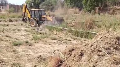 प्रयागराज: कटहुला नए एयरपोर्ट के पास की गई तीन बीघा की अवैध प्लाटिंग को प्रयागराज विकास प्राधिकरण ने किया ध्वस्त