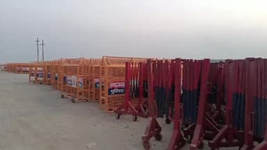 प्रयागराज: महाकुंभ के भव्य समापन के बाद संगम क्षेत्र में बड़ी संख्या में रखे गए बैरिकेटिंग, पसरा सन्नाटा