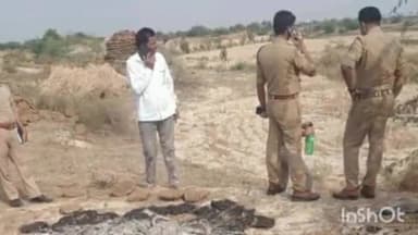 सादाबाद: मिढावली के पास खेत में जला हुआ मिला अज्ञात शव का कंकाल, ग्रामीणों में मचा हड़कंप, पुलिस ने भेजा पोस्टमार्टम के लिए