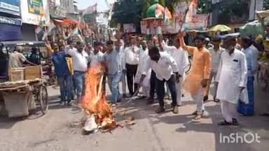 फारबिसगंज: फारबिसगंज स्टेशन चौक पर कांग्रेस कार्यकर्ताओं ने प्रधानमंत्री का पुतला दहन किया