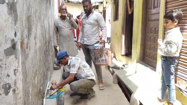 मंदसौर: नपा जलकर विभाग की टीम ने की भोईवाड़ा कांच की मस्जिद क्षेत्र में अवैध नल कनेक्शन काटने की कार्रवाई, महिलाओं ने किया विरोध