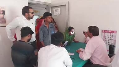ज्ञानपुर: ज्ञानपुर जिला अस्पताल में बढ़े आंख के एलर्जी के मरीज, गेहूं की मड़ाई से बढ़ रहे हैं मरीज
