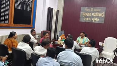 मुंगेर: अनुमंडल पदाधिकारी ने विभिन्न राजनीतिक दलों के साथ की बैठक