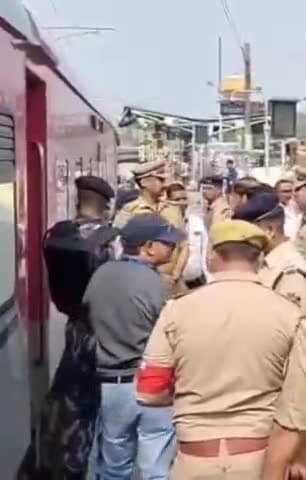 कानपुर: आरएसएस प्रमुख मोहन भागवत कानपुर सेंट्रल स्टेशन से दिल्ली के लिए रवाना हुए