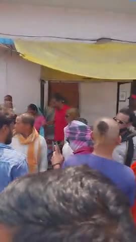 एक और बस ड्राइव की लापरवाही से एक बहन की जान जाते जाती बची 
#कही ना कही बस परिवन की गलती समय समय  मे सभी बसों की chenkin