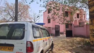 झांसी: शादी से खाना बनाकर लौट रहे दो व्यक्तियों को जेल चौराहे के पास अज्ञात वाहन ने मारी टक्कर, एक की मौत और एक घायल