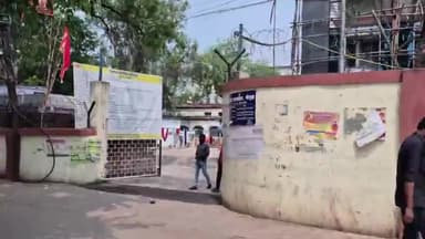 गोड्डा: गोड्डा सदर अस्पताल के गेट पर मोटा सांप निकला, लोगों में मचा हड़कंप