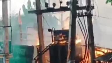 चेरिया बरियारपुर: नित्यानंद चौक के पास ट्रांसफार्मर में आग, पास की दुकान जलकर राख