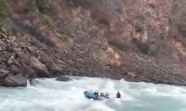 🛑ऋषिकेश: राफ्टिंग के दौरान गंगा नदी में गिरने से युवक की दर्दनाक मौत,देहरादून पटेल नगर निवासी सागर नेगी की मौत।
#rishi