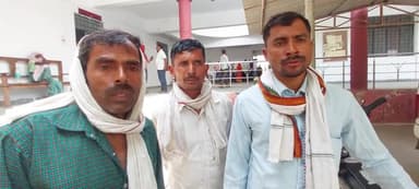 सिराथू: सिराथू तहसील में शिकायत करने पहुंचे लोगों ने कानूनगो पर रिश्वत लेने का आरोप लगाया, पत्थरगड़ी के लिए मांगा ₹10,000