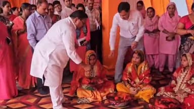 पूरनपुर: तहसील में कलेक्टर, SP व MLA बाबूराम पासवान ने 32 आंगनबाड़ी कार्यकर्ताओं को नियुक्ति पत्र किए वितरित