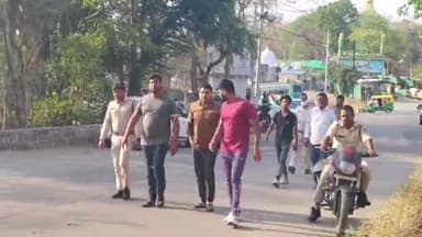 सागर नगर: गोपालगंज थाना पुलिस ने न्यायालय से जारी गिरफ्तारी वारंट पर तीन आरोपियों को गिरफ्तार कर न्यायालय में पेश किया