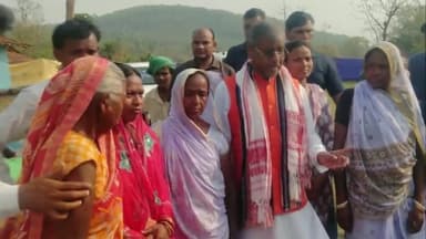 पीरटांड: झारखंड के नेता प्रतिपक्ष और पूर्व मुख्यमंत्री बाबूलाल मरांडी पंदनाटांड गांव पहुंचे, गर्मजोशी से हुआ स्वागत