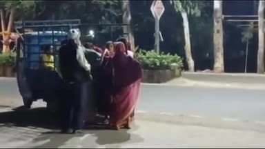 कुंडम: चौरई के पास तेज रफ्तार पिकअप पलटा, 32 लोग घायल