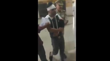 बिलारी: कुंदरकी दिल्ली-बरेली पैसेंजर रेलगाड़ी में खिड़की के पास बैठे यात्री का असंतुलन खोकर नीचे गिरने से गंभीर चोट आई