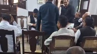 बहराइच: जिला बार एसोसिएशन सभागार में अधिवक्ताओं ने साधारण सभा की बैठक का आयोजन किया, न्यायिक कार्य से हुए विरत