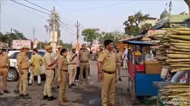 उतरौला: उतरौला में हटाया गया अतिक्रमण साइट दोनों पटरी पर अवैध तरीके से लगा रहे थे पटरी दुकानदार