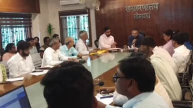 लोहरदगा: समाहरणालय के सभाकक्ष में उपायुक्त की अध्यक्षता में जिला स्वास्थ्य समिति की बैठक की गई, अधिकारियों को दिए गए निर्देश