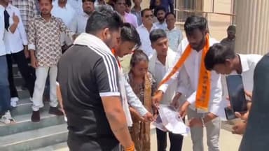 झालरापाटन: पश्चिम बंगाल में हुई हिंसा के विरोध में हिंदू संगठनों ने मिनी सचिवालय में किया प्रदर्शन, ममता बनर्जी का पुतला फूंका