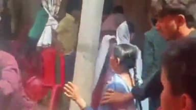 रामपुर: काशीपुर आंगा गाँव में खाने के विवाद को लेकर दो पक्षों में मारपीट, 1 पक्ष के 23 लोगों ने 2 महिलाओं समेत 5 को पीटा