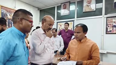 देहरादून: स्वास्थ्य मंत्री डॉ. धन सिंह रावत के यमुना कॉलोनी स्थित आवास पर जनसुनवाई कार्यक्रम का किया आयोजन