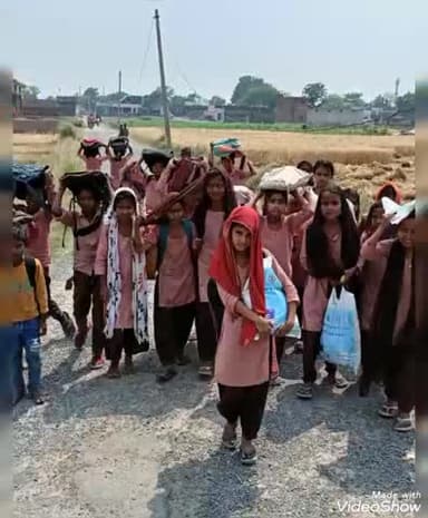 उतरौला: उतरौला 
क्षेत्र मे इन दिनों प्रचंड गर्मी और हीटवेव (लू) की चपेट में है स्कूल के बच्चे