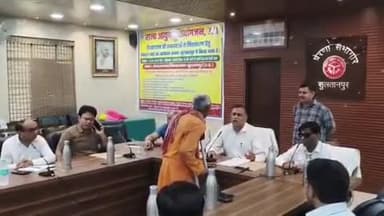 सुल्तानपुर: राज्य आयुक्त दिव्यांगजन ने सुल्तानपुर विकास भवन स्थित प्रेरणा सभागार में दिव्यांगजनों को दिया दिव्यांगता प्रमाण पत्र