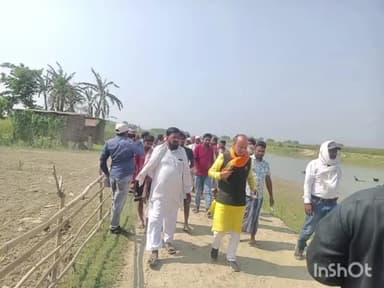 फारबिसगंज: फारबिसगंज के विधायक मंचन केशरी ने रैमई पंचायत के डहरा घाट पर पुल निर्माण को लेकर ग्रामीणों के साथ की बैठक