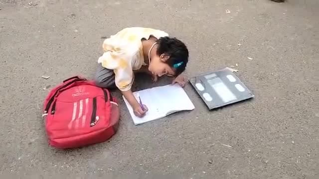 सुविधाओं के मोहताज नहीं शिक्षा, शिक्षा के महत्व को बयां करता ये वीडियो..।

 #followerseveryonehighlightseveryone 
#fallowerseveryone 
#highlight