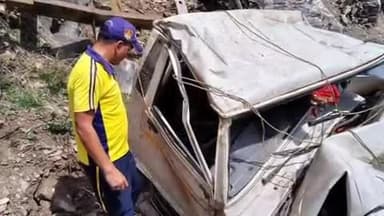 धुमाकोट: धुमाकोट के पिपली भौंन मोटर मार्ग पर पिकअप वाहन दुर्घटनाग्रस्त, एक की मौत और एक गंभीर घायल