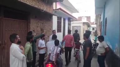 अमरोहा: अमरोहा नगर के मोहला इकरार नगर में बिजली मीटर लगाने के नाम पर अवैध वसूली का आरोप, मौहल्ले के लोगों का हंगामा #Jansamasya