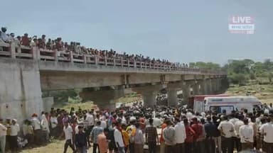 #दमोह में पुल के नीचे गिरी बोलेरो, 7 लोगों की मौत, #घायलों को बचाने बनाया ग्रीन कॉरिडोर - #DAMOHROADACCIDENT