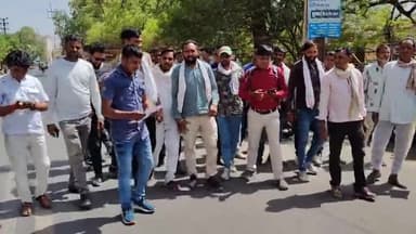 मंदसौर: सीतामऊ पोस्टमैन का प्रताड़ना का आरोप, मंदसौर उप डाकघर अधीक्षक के खिलाफ भीम आर्मी व अन्य संगठनों ने प्रदर्शन किया