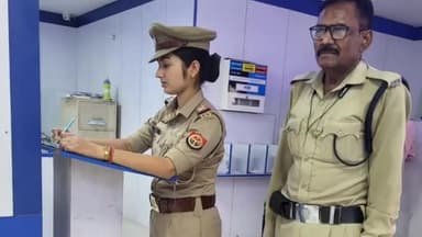 बिलारी: एसएसपी के आदेश पर पुलिस ने बैंकों में चलाया चेकिंग अभियान, सुरक्षा व्यवस्था का लिया जायजा