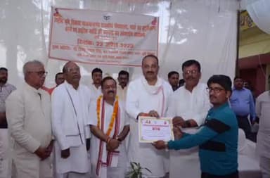 सुल्तानपुर: सुल्तानपुर पहुंचे स्वतंत्र प्रभार मंत्री दिनेश प्रताप सिंह, अमहट स्थित नवीन मंडी में हुआ विभागीय समीक्षा कार्यक्रम