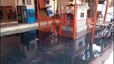 शिवपुरी नगर: नवाब साहब रोड पर स्थित अष्टभुजी माता मंदिर नाली के गंदे पानी से ढका, पूजा करने नहीं पहुंच पा रहे लोग #jansamasya