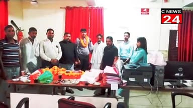 गजरौला: गजरौला प्रथमा यूपी ग्रामीण बैंक शहबाजपुर डोर के मैनेजर साहब विदाई समारोह जनता ने फूल मालाओं के साथ किया विदा