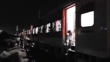 सिराथू: भरवारी में ट्रेन के आगे कूदी लड़की के ऊपर से गुजर गए ट्रेन के 5 डिब्बे, ट्रेन रुकने पर लड़की मिली सही सलामत