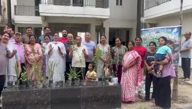 saanse ho rahi hai kam ped lagaye ham