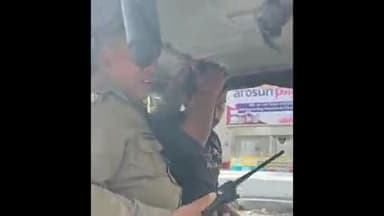 हरिद्वार: भगत सिंह चौक के पास पलटी बैटरी रिक्शा में बैठे युवक को लगी चोट, ट्रैफिक पुलिसकर्मियों ने पहुंचाया अस्पताल