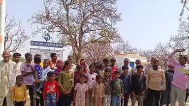 गत 15 अप्रैल 2025 को जल निगम की निर्माणाधीन कलुआपुर पानी टंकी में समर्थ किसान पार्टी की अगुवाई में प्रदर्शन कर जलापूर्ति कराए जाने की मांग की गई