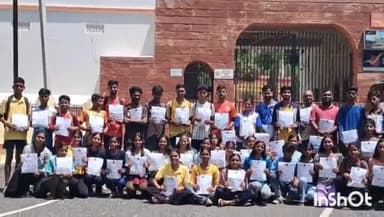 मुंगेर: मुंगेर योग विश्वविद्यालय के खो-खो खिलाड़ी हरिमोहन सिंह के नेतृत्व में भ्रमण पर