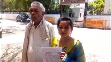 शिवपुरी नगर: कोलारस में पड़ोसी कोर्ट के आदेश का पालन नहीं कर रहा, सड़क पर अवैध छज्जा निकाल रहा है, झूठे केस में फसाने की धमकी दे रहा है