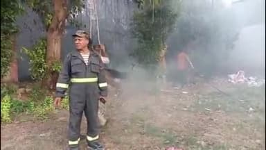 रायबरेली: रायबरेली में जे जे प्लाजा के बगल में लगी आग से मचा हड़कंप, फायर ब्रिगेड की टीम ने आग पर पाया काबू